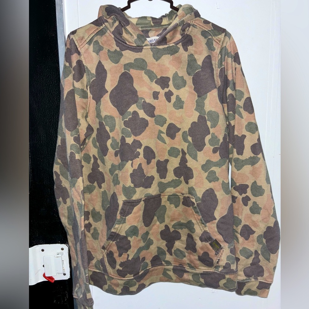 magellan XL camo sweatshirt